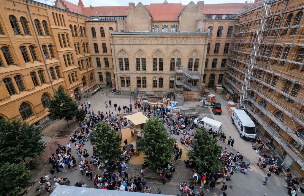 Das Lyonel-Feininger-Gymnasium ist das beliebteste Gymnasium in Halle. Doch die Schulplätze dort sind beschränkt. Deswegen hat der Stadtrat beschlossen, dass vier weiterführende Schulen in Halle zusätzliche Klassen bekommen sollen.