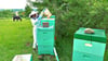 Silvia Schwenk kümmert sich um das Wohlergehen von 50 Bienenvölkern. Die wiederum sorgen dafür, dass die Gärtner in Eggenstedt eine natürliche und reiche Ernte einfahren können.