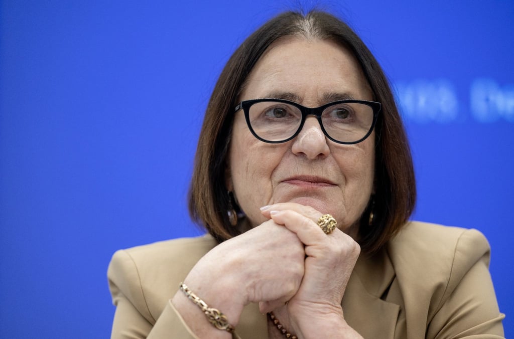 Irina Scherbakowa, Friedensnobelpreisträgerin und Gründungsmitglied von Memorial, sitzt im Podium einer Pressekonferenz auf dem Deutschen Katholikentag in Erfurt.