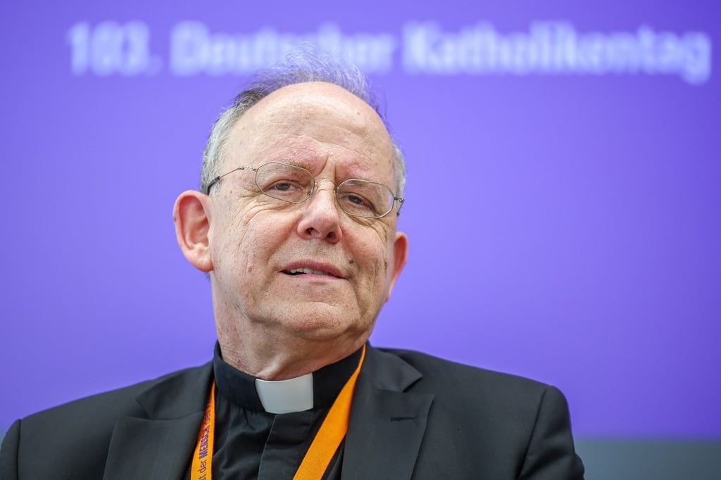 Ulrich Neymeyr, Bischof von Erfurt, spricht in der Pressekonferenz vor der Eröffnung des 103. Deutschen Katholikentags Erfurt.
