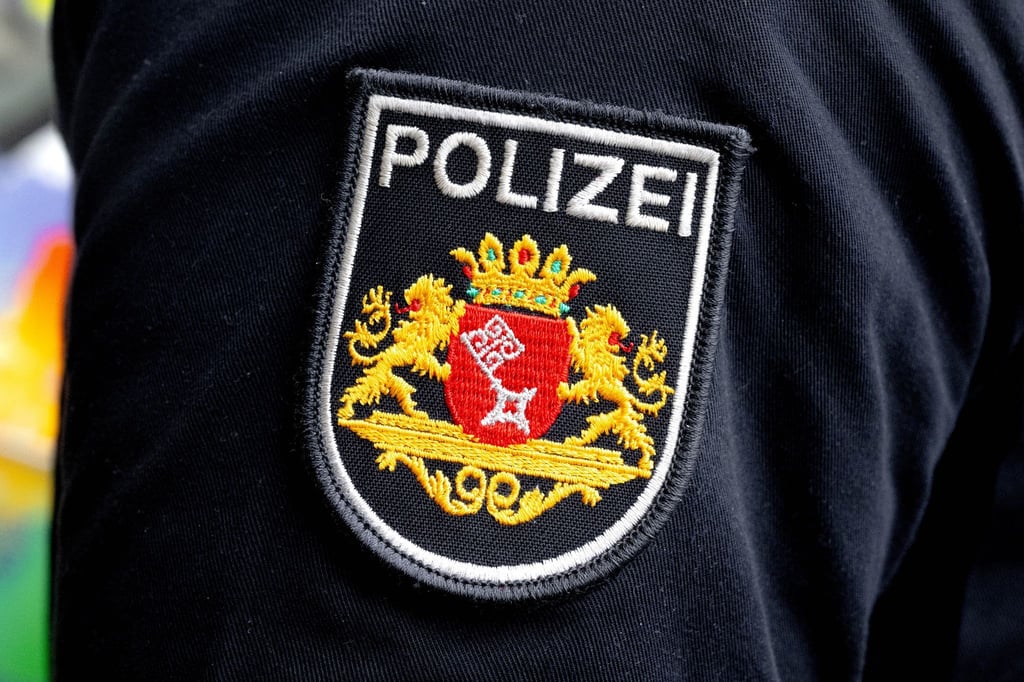 Ein Polizist im Einsatz.