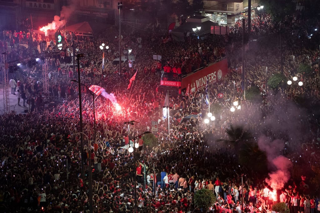 Die Spieler von Olympiakos Piräus wurden zu Hause bereits erwartet.