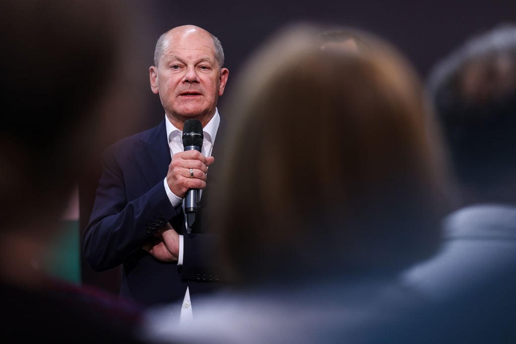 „Am Ende müssen wir Demokratie als Bürgerinnen und Bürger schon immer selbst verteidigen“, sagt Olaf Scholz.