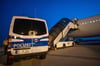Die Bundespolizei begleitet Abschiebungen per Flugzeug. Das gilt auch für Rückführungen in kleinen Privatmaschinen.