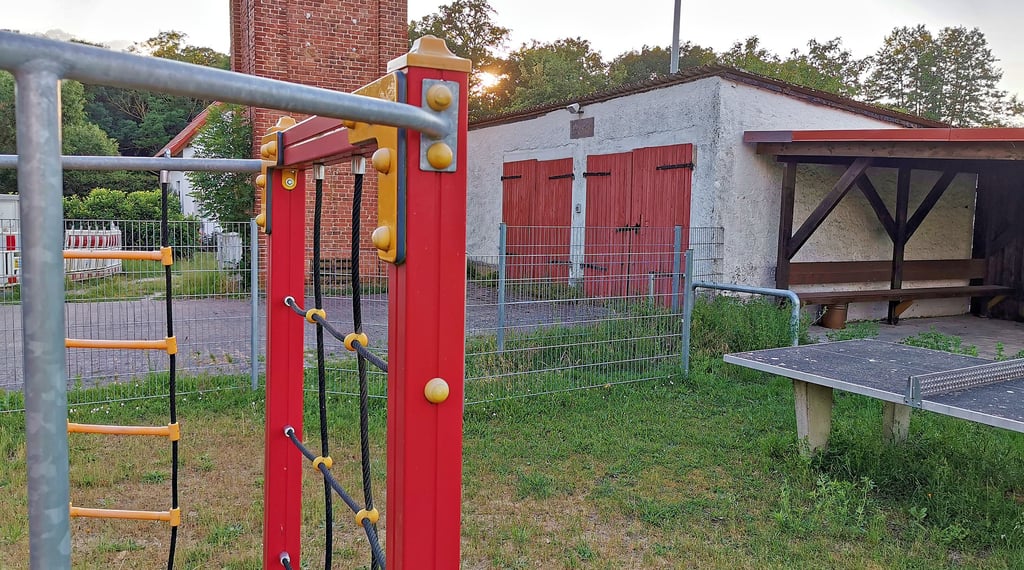 Der Dorfverein möchte das alte Gerätehaus in Beese gern nutzen. In diesem ist jedoch noch Löschtechnik eingelagert.