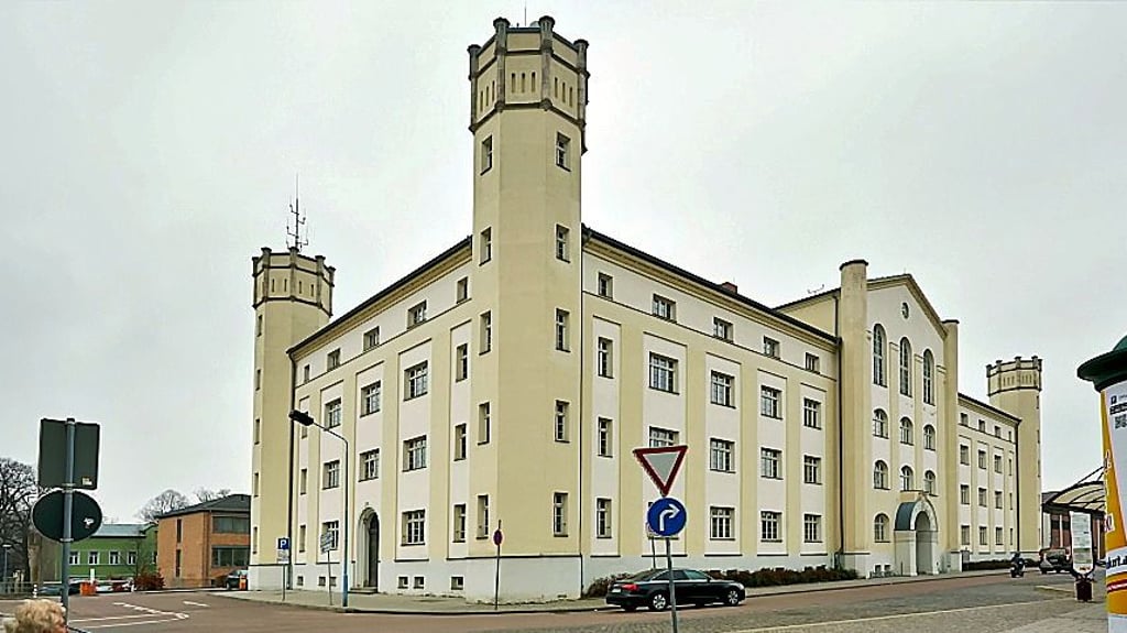 Kommunalwahl im Salzlandkreis: Das Kreishaus in Bernburg. Wer zieht nach dem 9. Juni in den Kreistag des Salzlandkreises?