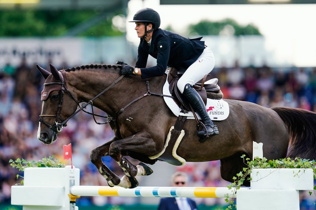 Springreiterin Katrin Eckermann auf dem Pferd Cala Mandia belegte in Saint-Tropez als beste deutsche Reiterin Platz fünf.