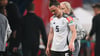 Deutschlands Marina Hegering verlässt nach einer Verletzung das Spielfeld.
