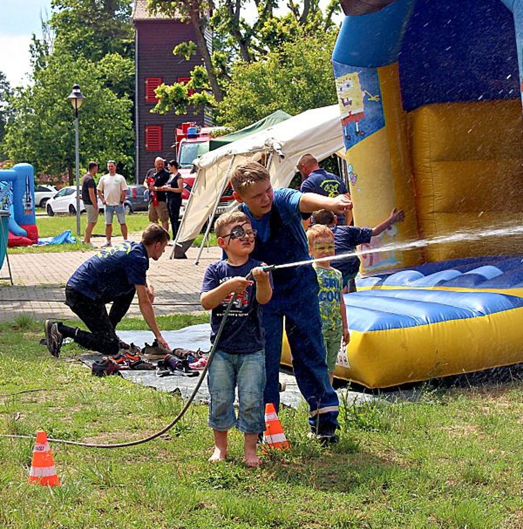 Anlässlich des Kindertages veranstaltet die Ortswehr ein Kinderfest.