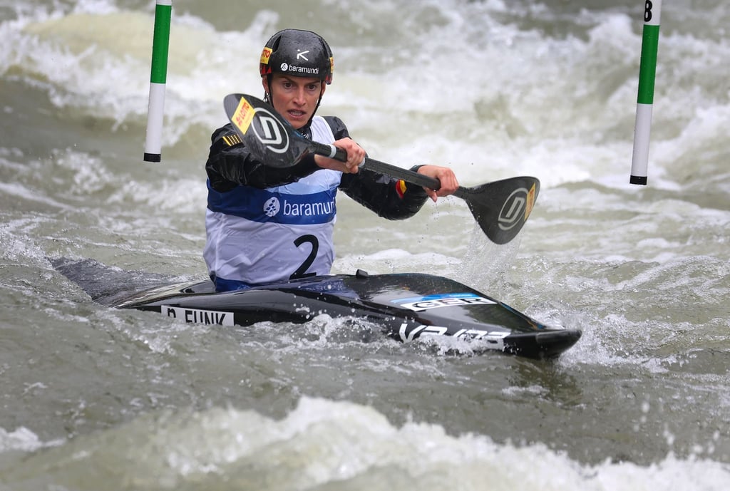 Olympiasiegerin Ricarda Funk kam beim Weltcup in Augsburg hinter der Französin Camille Prigent zu Silber.