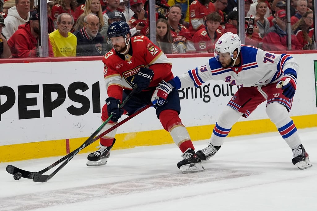 Ein Schritt weiter: Sam Reinhart (l.) gewinnt mit den Florida Panthers die Eastern Conference.