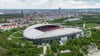Die Red Bull Arena liegt im Kessel des alten Zentralstadions - die grünen Wälle machen deutlich, wie groß dieser Bau einst war.