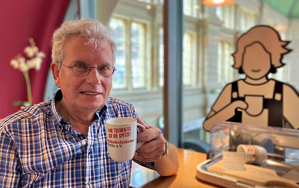Tassen für den guten Zweck: Harald Voigt und seine Vereinskollegen werben auf vielen Wegen, um ihr Vorhaben voranzubringen.