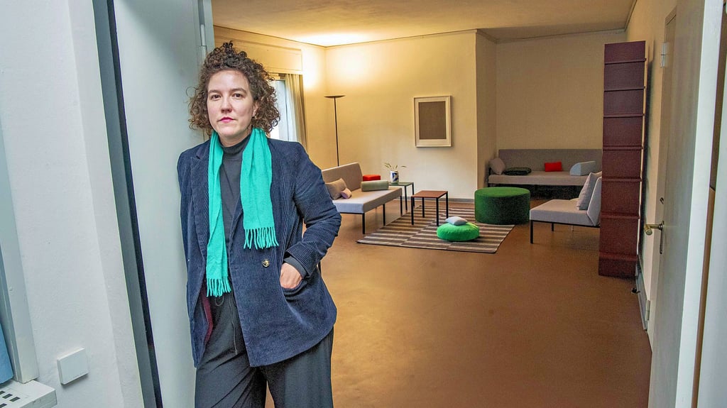 Julia Miorin hat das Haus Muche ausgestattet. Hier der Blick ins Wohnzimmer. Sie möchte gerne auf subtile Art und Weise andere Künstler bei deren Arbeit anregen.