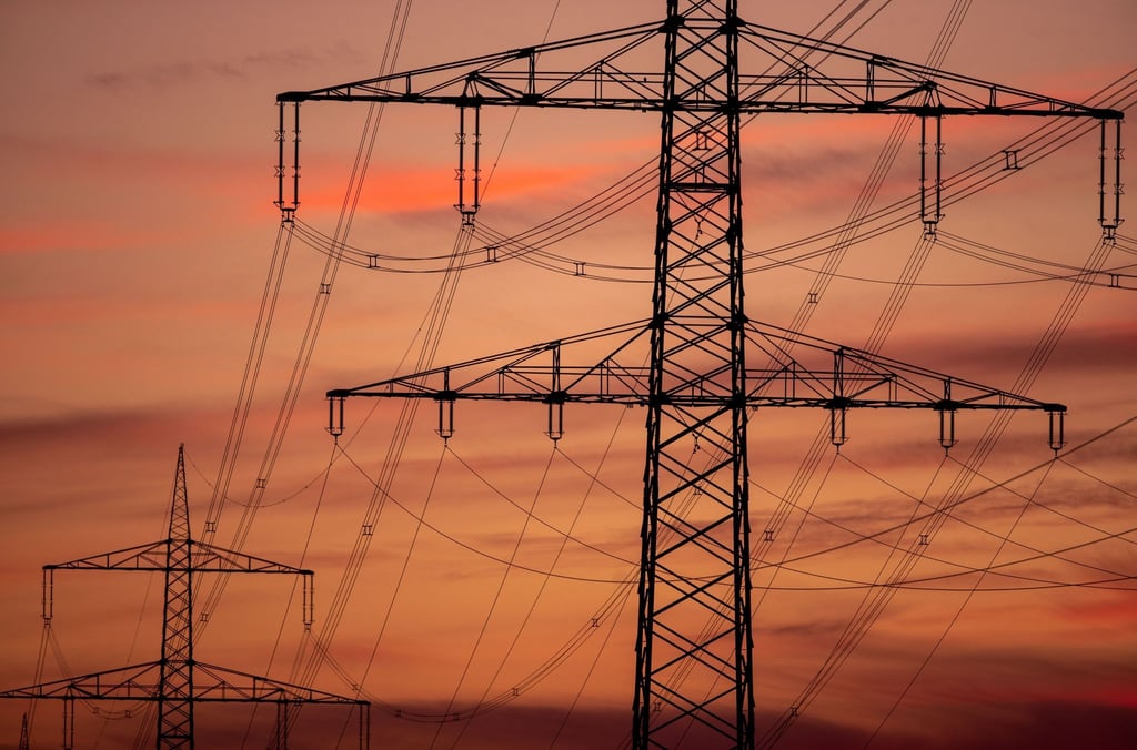 Nach Angaben des Wirtschaftsministeriums müssen für die Energiewende bis 2045 rund 18.000 Kilometer an Netz verstärkt oder ausgebaut werden.