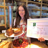 Sandra Draca backt in Quedlinburg die Torte, die bei einem kulinarischen Wettbewerb in Sachsen-Anhalt ausgezeichnet wurde.