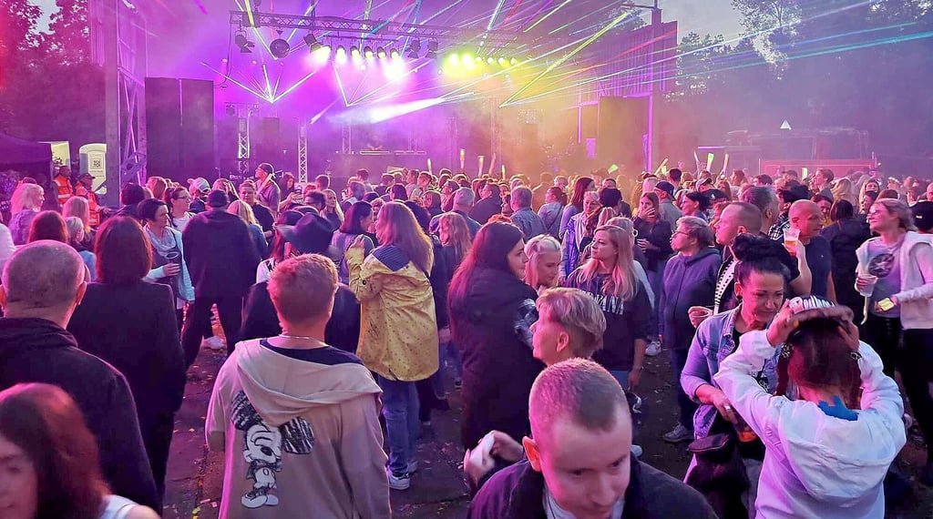 Trotz der vorausgesagten Unwetter geht in Wolfen alles gut: Die StaWo-Revivel-Party wird zum absoluten Highlight des Sommerfestes.