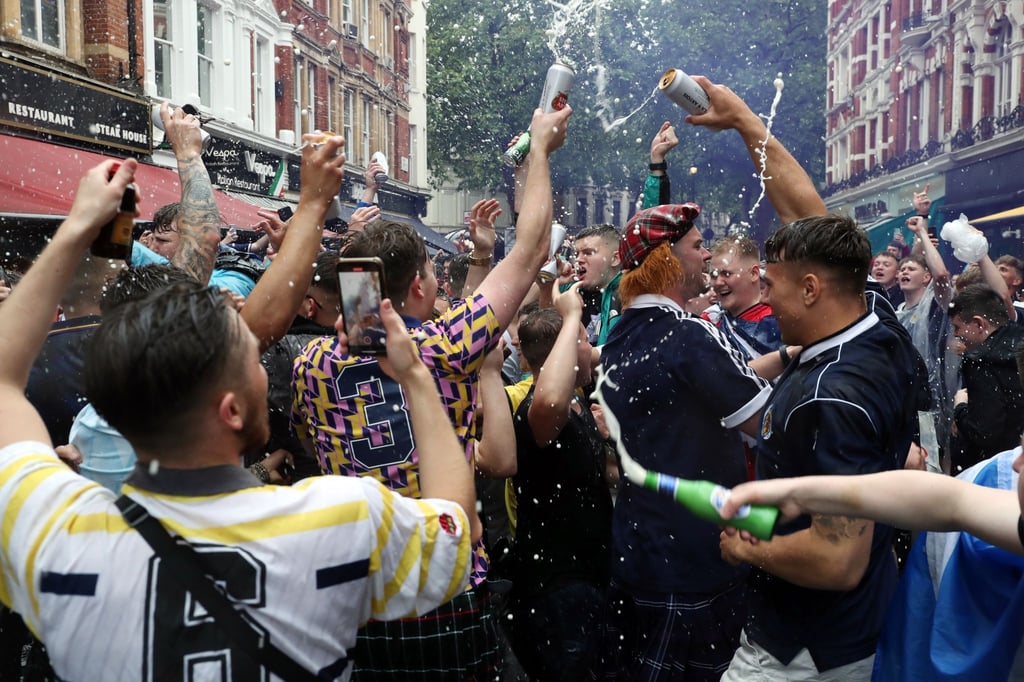 Schottische Fans feierten vor Beginn des EM-Spiels gegen England.