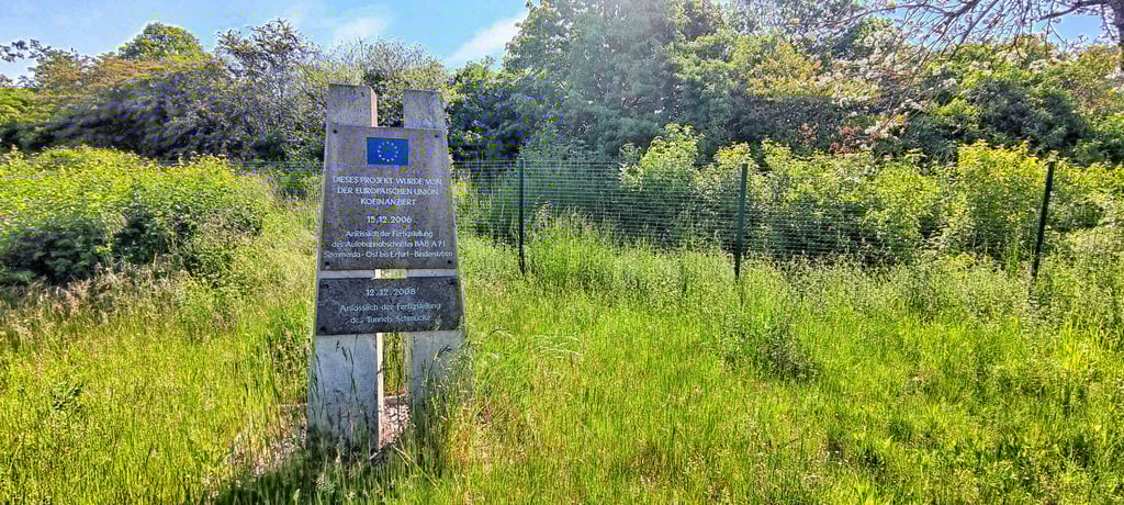 Sie stehen in der Altmark, an der Algarve, im Saalekreis und in Schweden: Baustellentafeln mit Hinweisen auf eine EU-Förderung sind zwischen den Urnengängen das Gesicht der Gemeinschaft.