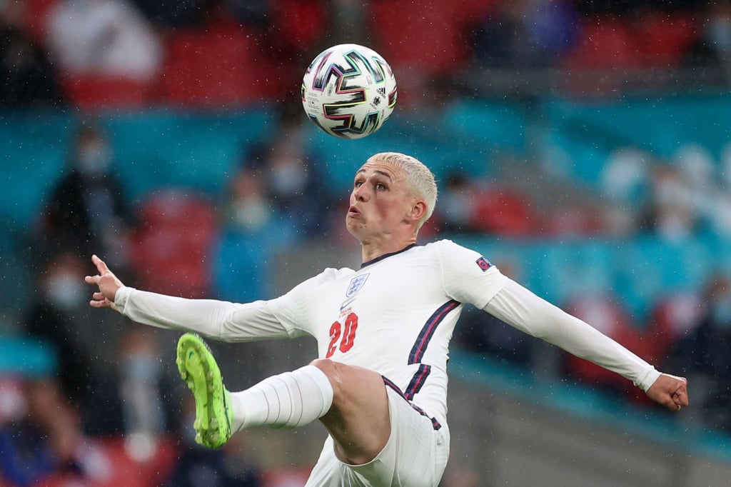 Der Engländer Phil Foden hat sich die Haare blondiert.