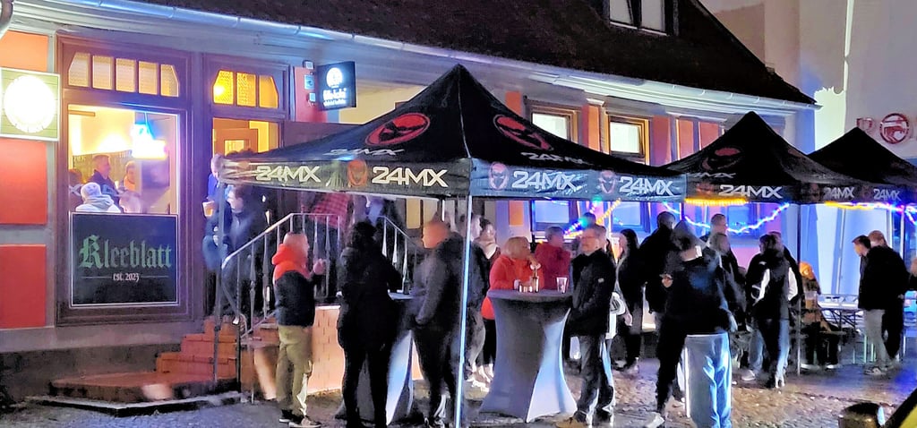 Beliebt bei den Besuchern ist die Bar „Kleeblatt“ nicht nur bei Aktionen wie der Kneipennacht. Aktuell steht das Gebäude zum Verkauf.