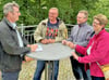 Michael Schulz (Mitte), Mario Langer und Elke Schulz im Gespräch mit Volksstimme-Redakteur Mario Kraus. 