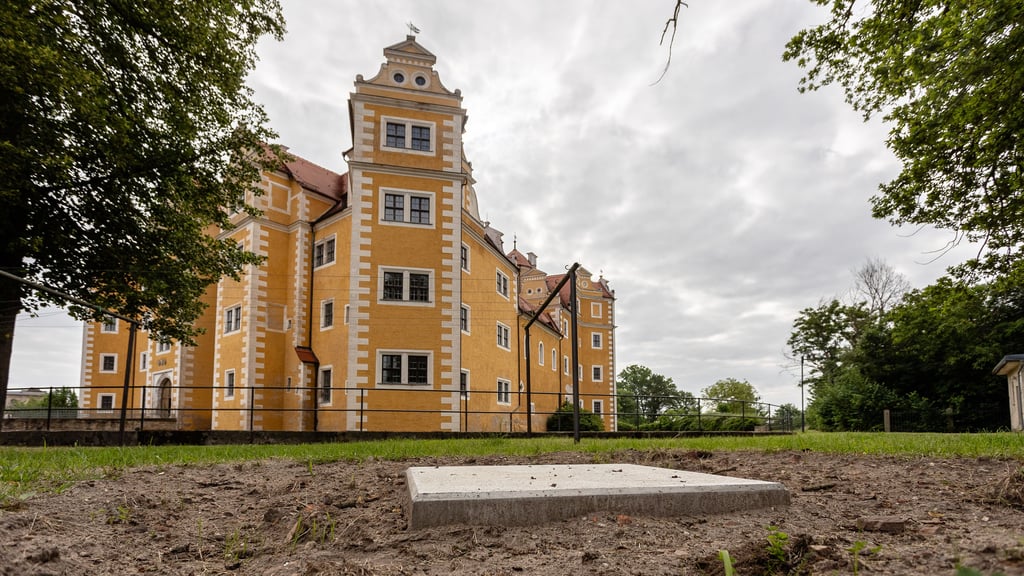 Am Rande des Schulfestplatzes in Annaburg soll das Denkmal für Friedrich den Weisen seinen Platz finden. Das Fundament ist vorbereitet.