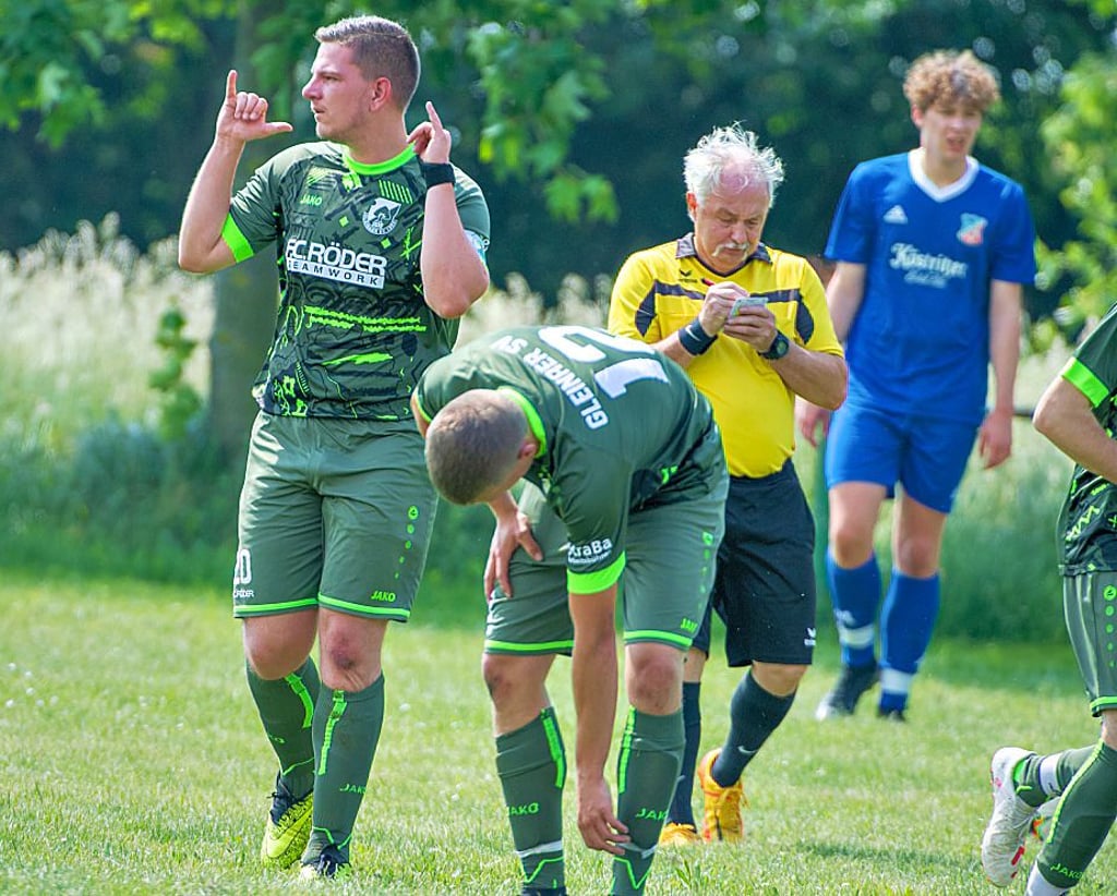 GSV-Akteur Noel Wachter (l.) bejubelt seinen Treffer zum 1:0.