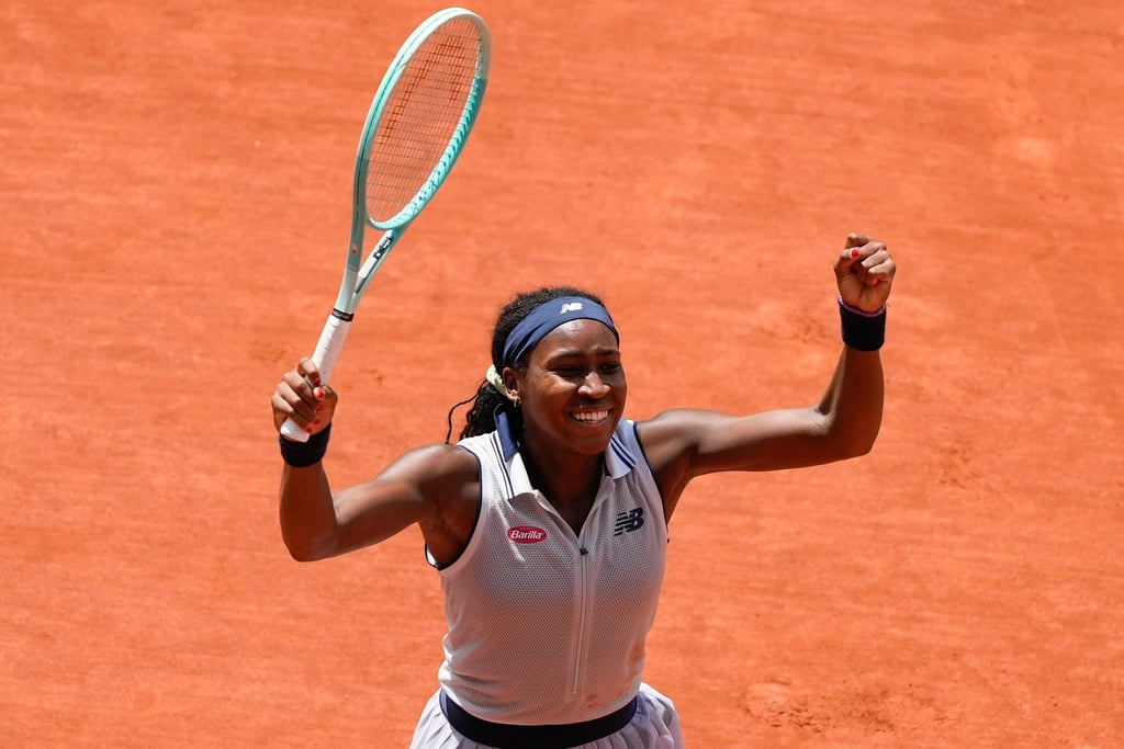 Coco Gauff feiert ihren Einzug ins Halbfinale der French Open.