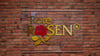 Das Logo der Telenovela "Rote Rosen" im Studio in Lüneburg.