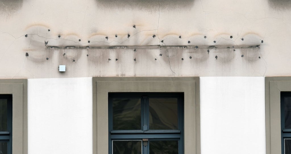 Der Schriftzug „Sparkasse“ an einer früheren Filiale des Geldinstituts an einer Hausfassade.