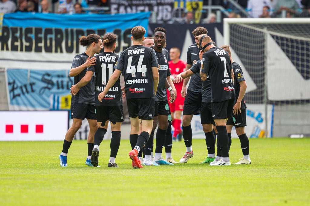 Jubeltraube bei RB-Gegner RWE.