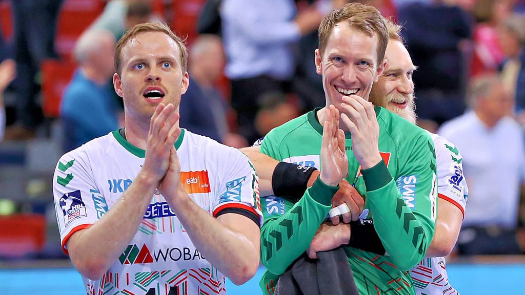 Omar Ingi Magnusson (l.) und Mikael Aggefors spielten von 2018 bis 2020 gemeinsam bei Aalborg Handbold.