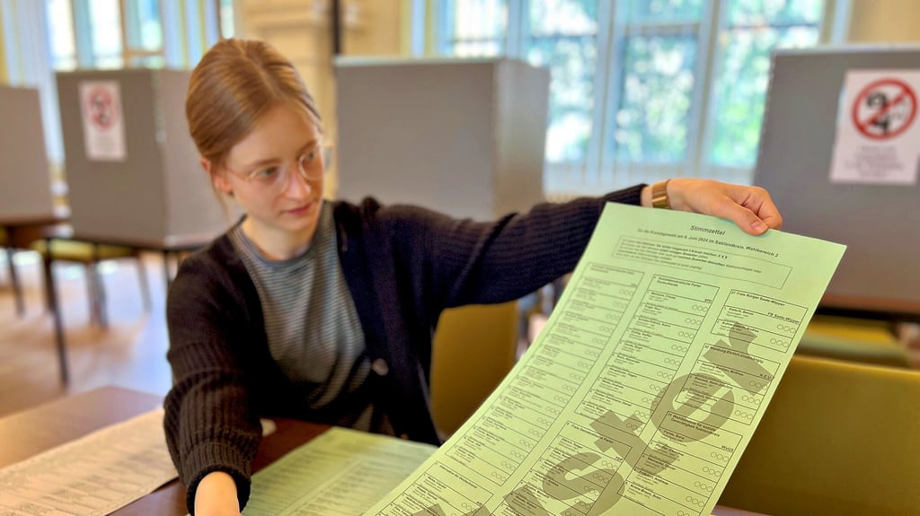 Solche Muster-Stimmzettel hängen am Sonntag in jedem Bernburger Wahllokal aus. Den Wählern wird geraten, sich in der Warteschlange daran schon mal zu orientieren, damit die Stimmabgabe in der Wahlkabine zügig läuft.