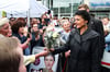 Sahra Wagenknecht mit Anhängern in Magdeburg: "Danke Sahra Weiter so ...!!" 