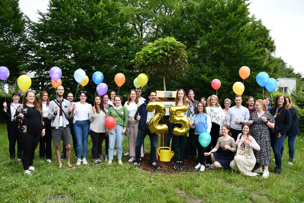 Das Magdeburger Krankenhaus Marienstift feiert 25 Jahre Geburtsstation mit den erwachsen gewordenen Babys aus dem Jahr 1999.