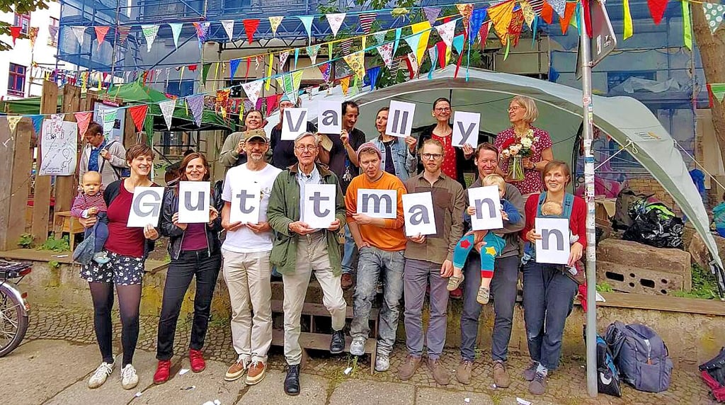 Mieter und Vereinsmitglieder der Wohnunion freuen sich auf den neuen Treff „Vally Guttmann“ in der Georg-Cantor-Straße.