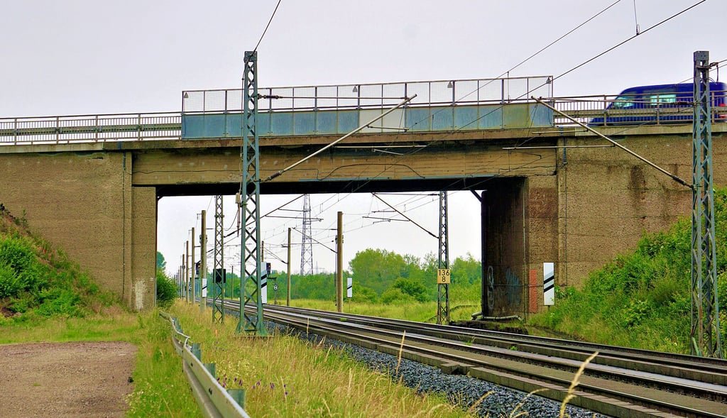 Lange  wird sie nicht mehr stehen, die Brücke der B 184 bei Roitzsch. Am kommenden Montag beginnen die Arbeiten.