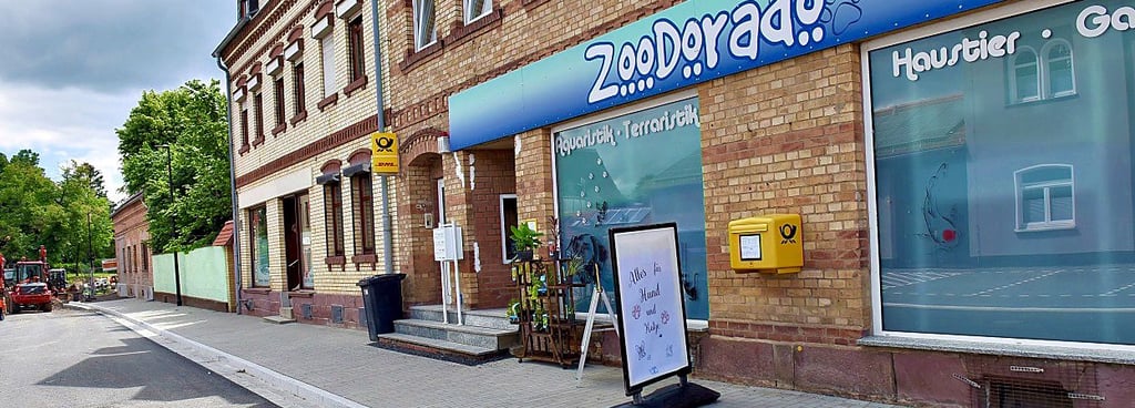 Das Zoodorado in der Chausseestraße mit der Poststelle.