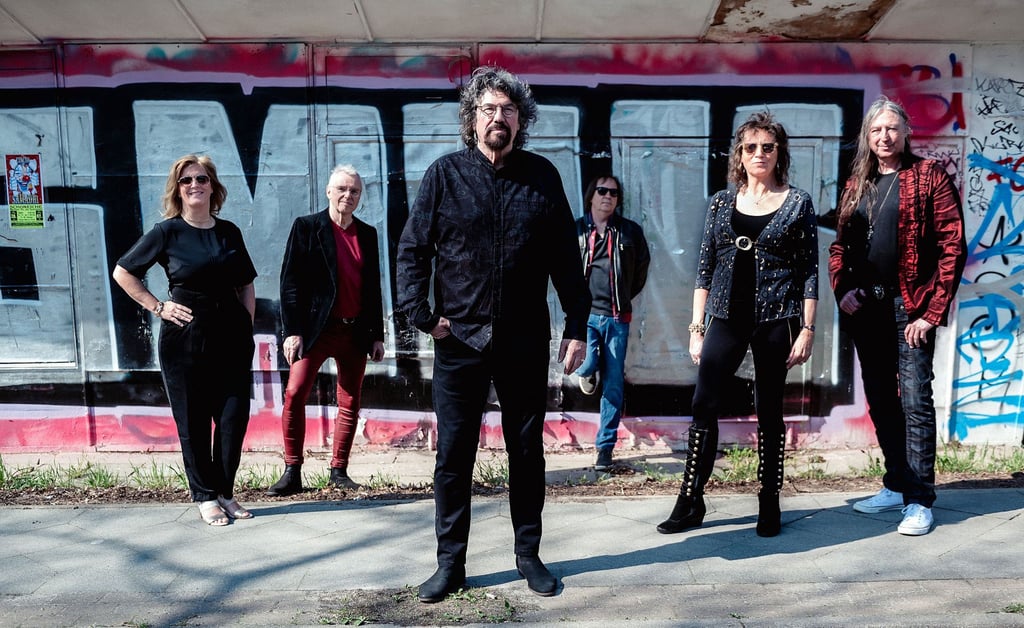 Die Kultband Electric Light Orchestra rund um Phil Bates werden beim Sachsen-Anhalt-Tag 2024 in Stendal den Auftakt auf der MDR-Bühne auf dem Marktplatz machen.