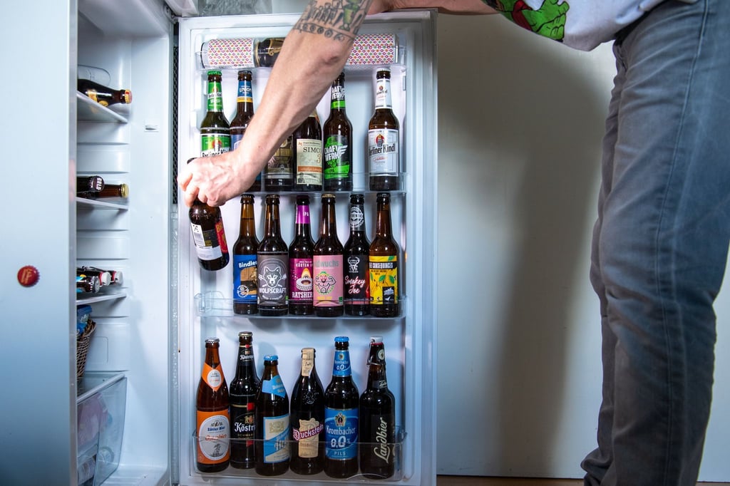 Will man einen Kühlschrank für die Zeit der EM draußen aufstellen, sollte man einen schattigen Platz wählen und die Kühltemperatur nicht zu hoch einstellen.