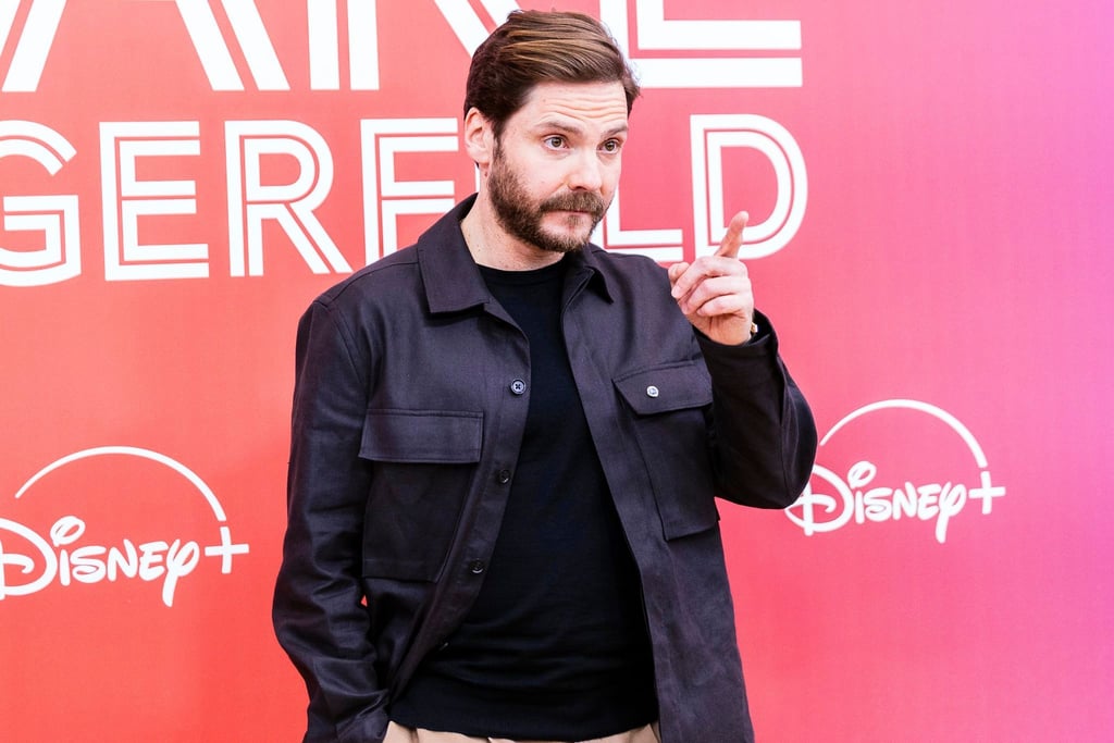 Daniel Brühl, Schauspieler, kommt zur Deutschlandpremiere der Serie „Becoming Karl Lagerfeld“.