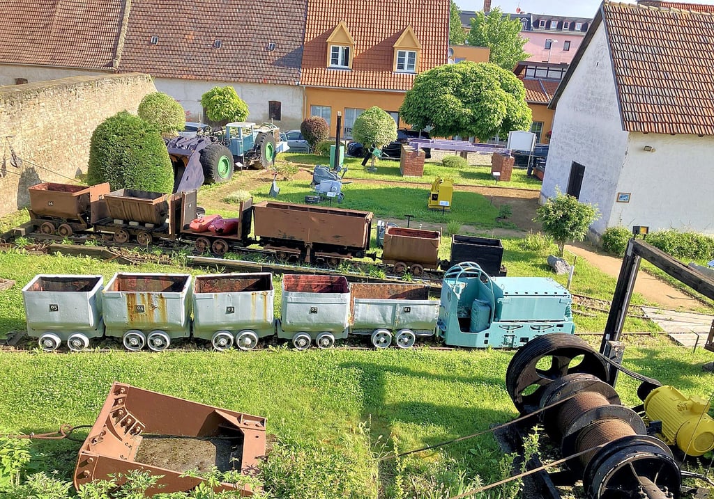 Wer etwas über die Bergbaugeschichte von Staßfurt erfahren möchte, findet im städtischen Museum auch solche Untertage-Großtechnik auf den Freiflächen der Einrichtung.