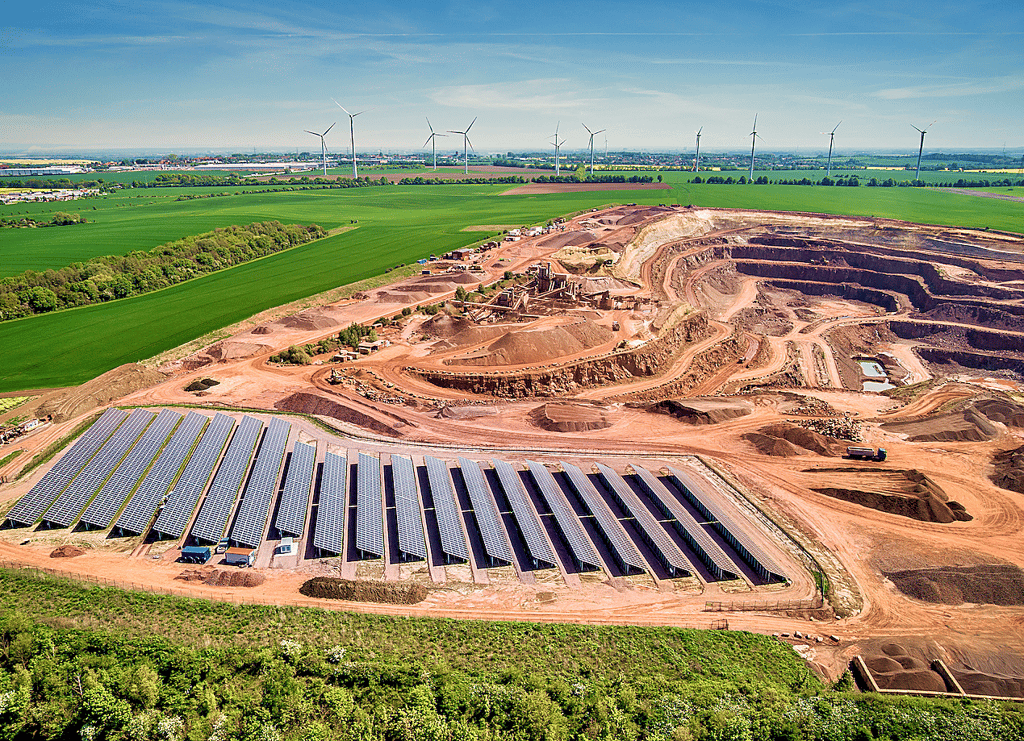 Mit einer Photovoltaik-Anlage soll im Steinbruch Mammendorf nachhaltig Energie erzeugt werden.