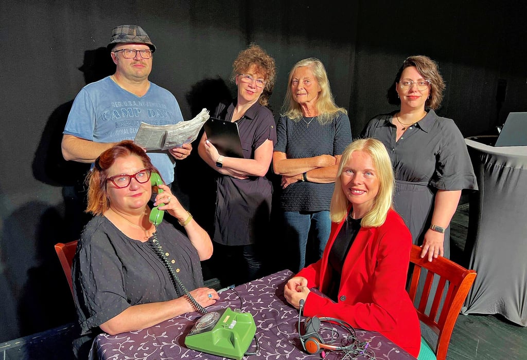 Karla Glockenmeier (vorn links), Christiane Werner (vorn rechts) sowie Ralf Rodegast (hinten von links), Sabine Rodegast, Sigrid Simon und Anja Lohmeyer haben die neue Theatergruppe „Mixtura Theatri“ gegründet.