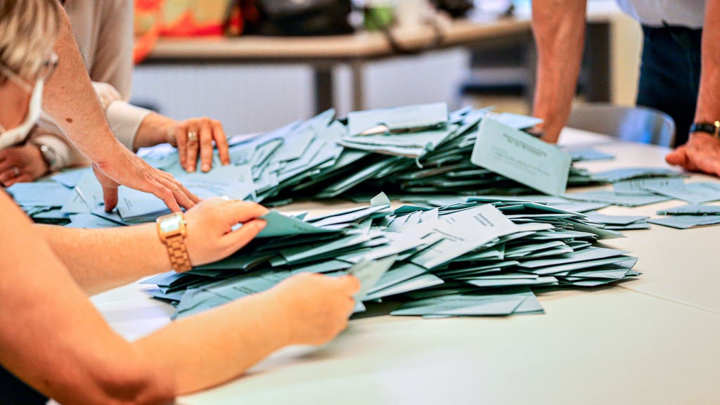 Kommunalwahl im Saalekreis - alle Ergebnisse hier: Am 9. Juni müssen im Saalekreis viele Stimmzettel gezählt werden, neben der Europawahl, werden auch ein neuer Kreistag sowie Stadt- und Gemeinderäte gewählt. Außerdem werden neue Ortschaftsräte und in Querfurt ein neuer Bürgermeister bestimmt.