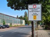 Im Haldensleber Stadtgebiet sind bereits die ersten Schilder aufgestellt, die auf die baldige Vollsperrung der Magdeburger Straße hinweisen. 
