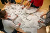 Im Wahllokal 091 in der Ziebigker Friedensschule hat die Auszählung begonnen. 
