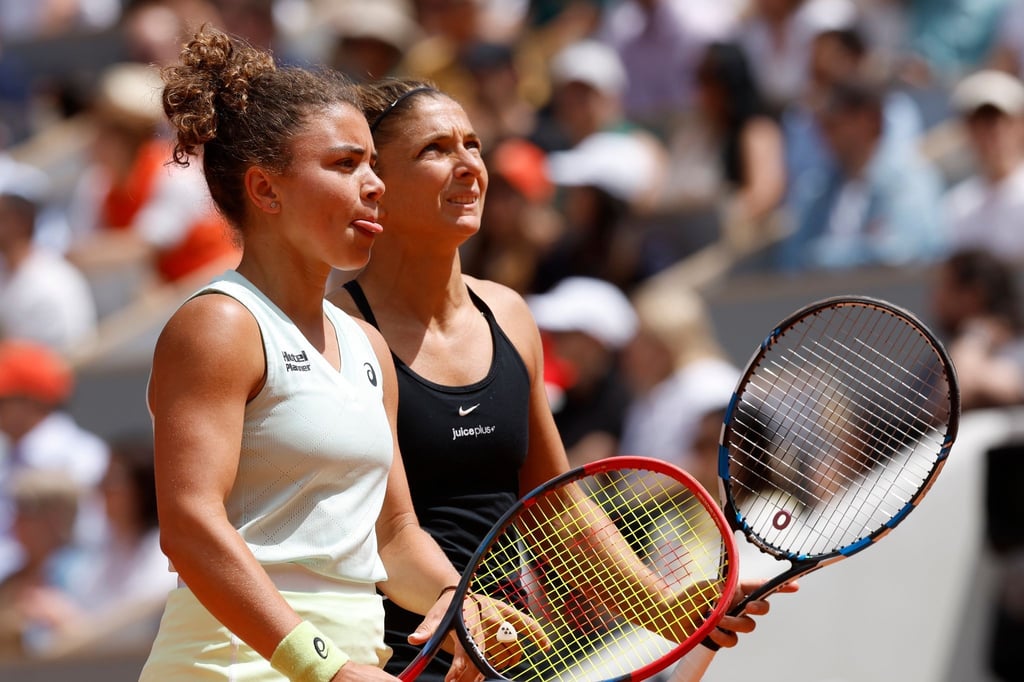 Jasmine Paolini (l) und Sara Errani haben in Paris das Doppel-Finale verloren.