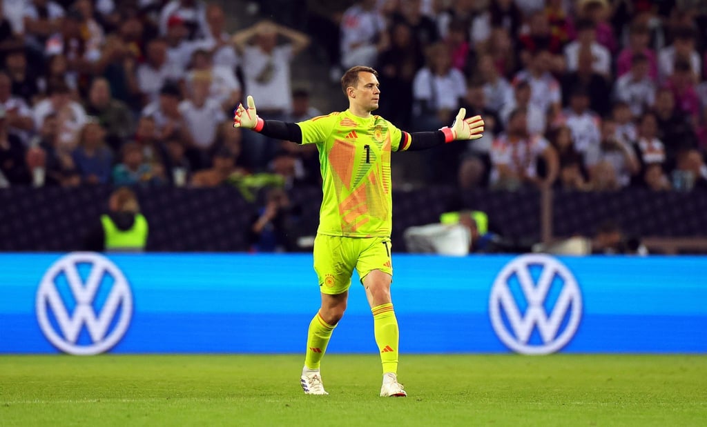 DFB-Torhüter Manuel Neuer steht nach seinem Patzer gegen Griechenland in der Kritik.